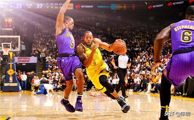 NBA季后赛焦点战，詹姆斯50分创纪录助湖人险胜